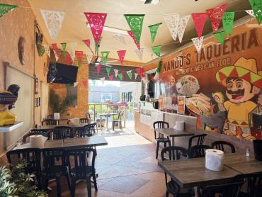 Nando's Taqueria food truck (with restaurant-like seating and shade) in Englewood, Florida.