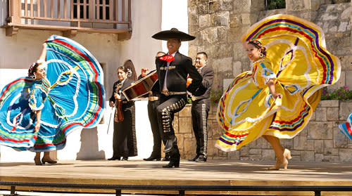 folklorico dancers