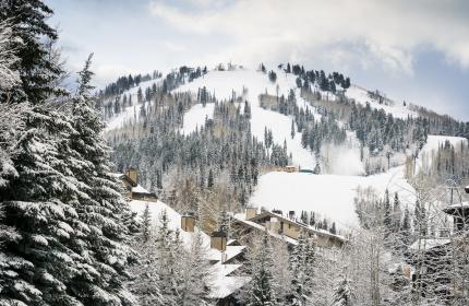 Photo of Deer Valley Resort looking over houses to the mountain