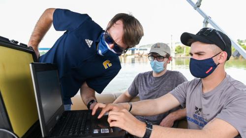 UTC Professor & Students using Sonar on Tennessee River