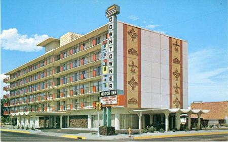 An image from 1980 of the Downtowner Motor Inn.