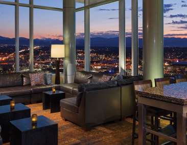 Peaks Lounge at Hyatt Regency