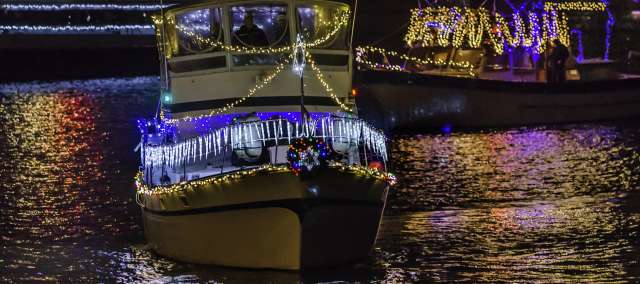 Holiday Boat Parade Of Lights In Alexandria Va