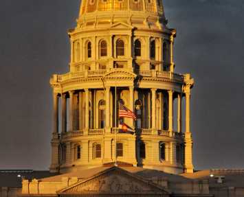colorado-capitol-dome-flags