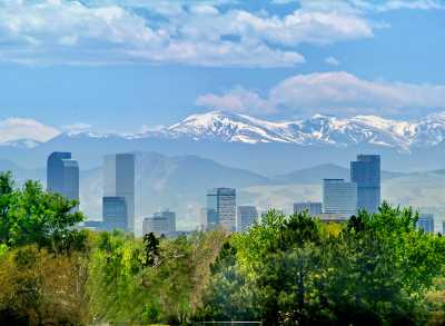 denver-skyline-trees-snowcapped-mountains