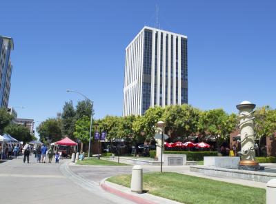 Landscape view of Market on Kern vendors