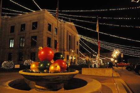 Christmas lights on the Hendricks County Courthouse Square