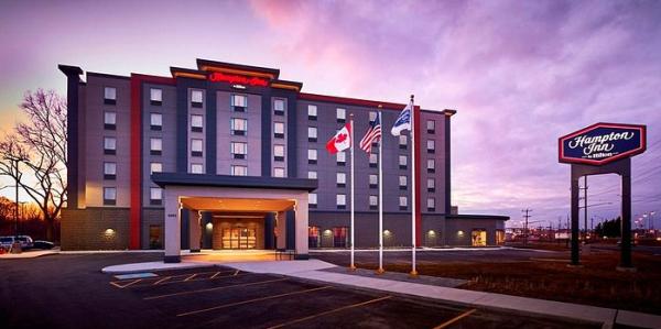 Hampton inn by hilton Sarnia exterior