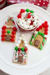 S'mores Gingerbread Houses | Christmas in July