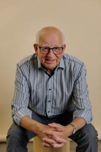 Headshot - Les Gilbert