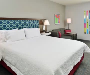 Hampton Inn San Francisco Daly City Queen Bed