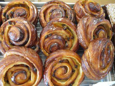 Glazed cinnamon Rolls from Pistacia Vera