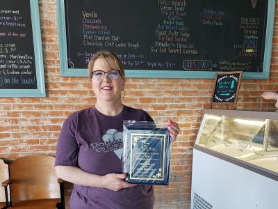 Excellent Service within a Restaurant: Lori Bergman, Double Dips Ice Creamery 2020