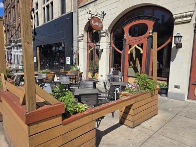 Fig and Barrel outdoor seating