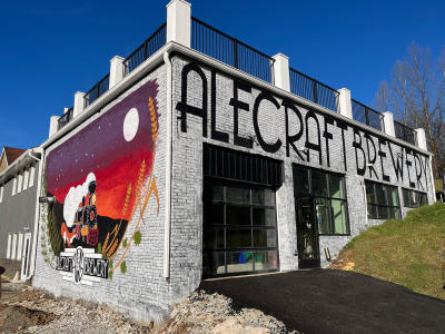 murals at alecraft brewery