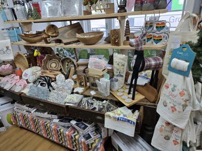 Collage Shop showing York County souvenirs
