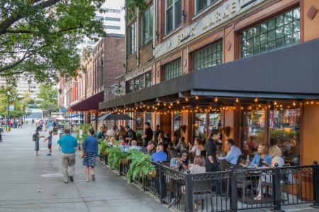 Crowded patio of Cafe 4 in Knoxville, TN
