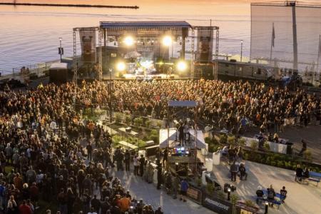 Party at the Pier concert