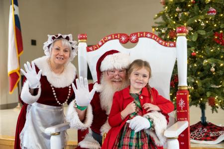 child meeting Santa Claus and Mrs. Claus