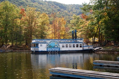 Proud Mary Fall Foliage at Lake Raystown Resort
