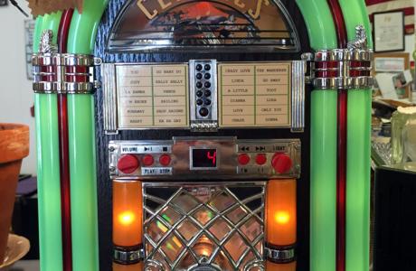 Jan's Antiques Jukebox