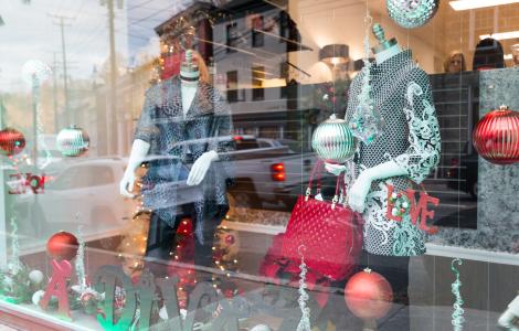 Holiday Window Display in Old Ellicott City