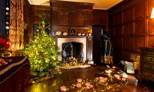 Festive Decorations at NT Packwood House