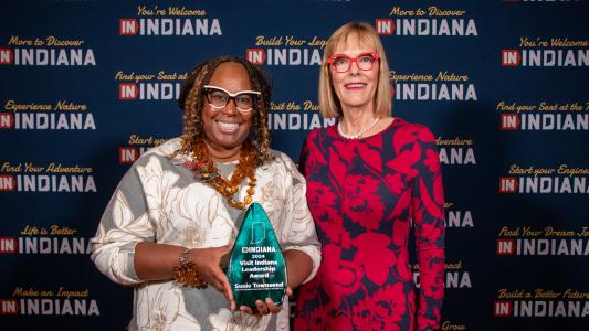Susie Townsend winning the Visit Indiana Leadership Award