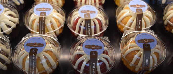 Delicious Custom Cakes – Madison, WI | Craig's Cake Shop | Cake shop, Cake  servings, Cake