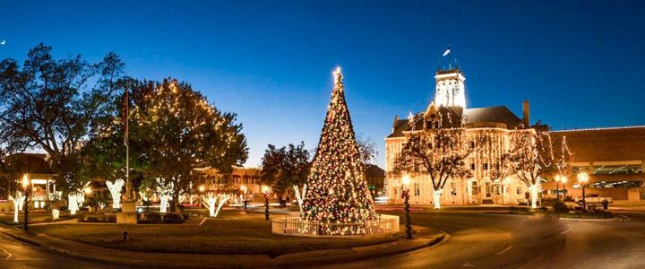 5 picturesque Texas towns for the holidays