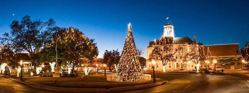 5 picturesque Texas towns for the holidays