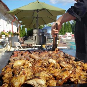 Normandy Farm Hotel & Conference Center Craft & 'Que