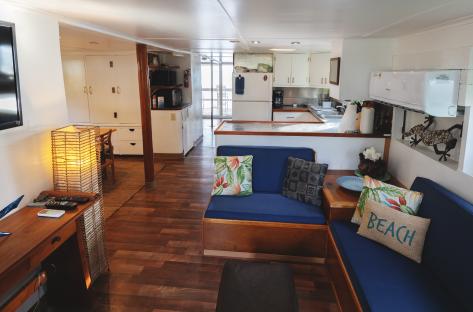 Queen Malesso Houseboat	2