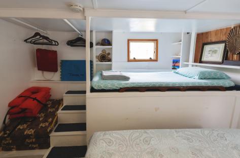 Queen Malesso Houseboat	3