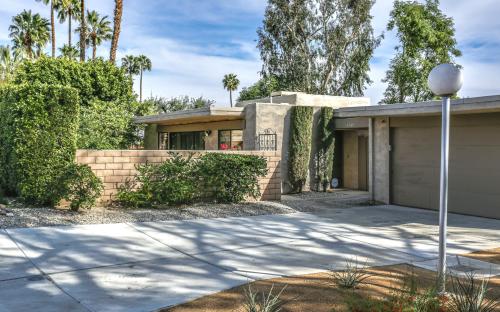 Sagewood Condos by architect Donald Wexler