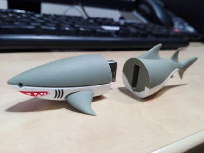 Shark Dive USB