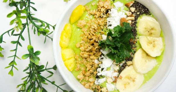 Moringa-Tree-Smoothie-Bowlfb-1024x538