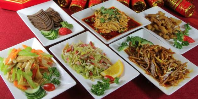 Six plate of Chinese dishes including noodles, chicken and shrimp