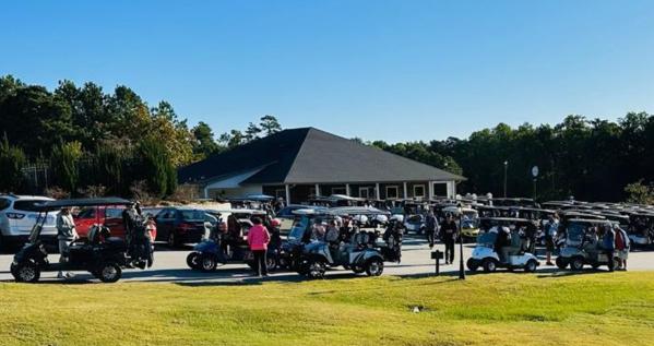 Image of clubhouse at King's Grant Golf Club