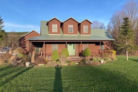 The Lansing's Maple Nook Farm