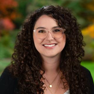 Aly Laris Headshot 2021