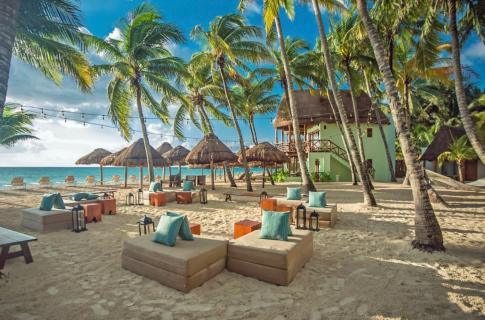 Beach lounge