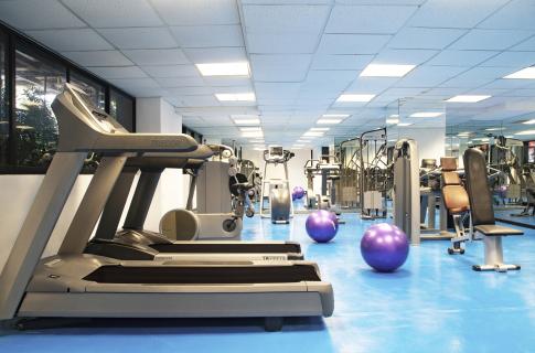Gimnasio y aparatos de ejercicio