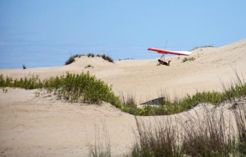 jockeys ridge hang gliding - credit nancy hann