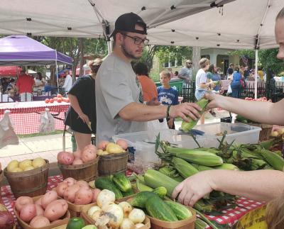 Produce_Gilbert Farms at Farmers Market at Chestnut Square