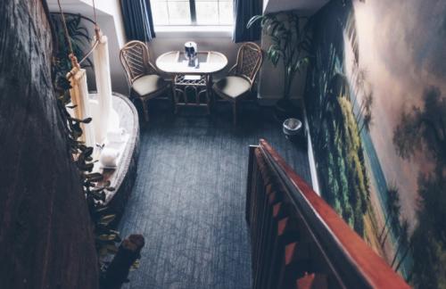 Chateau Avalon room