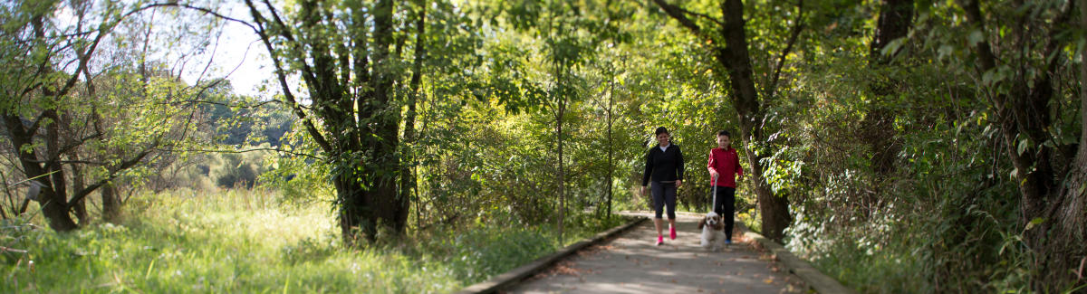 wildwood-park-hiking-family