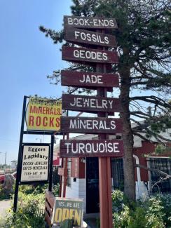 Eggers Lapidary Signs Outside for Mineral and Rocks