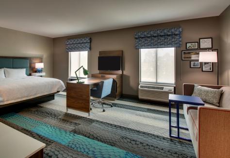 Hampton Inn and Suites_room