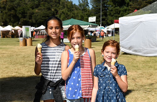 kids eating ice cream at garlic festival